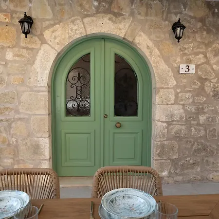 Dervisia Stone 3 דירה