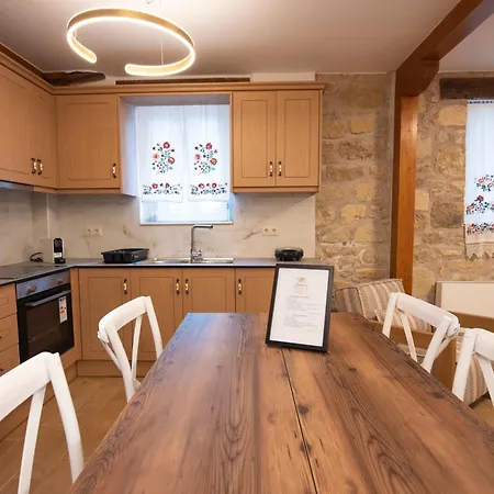 Dervisia Stonehouse 3 * Λαζαράτα